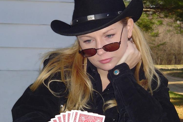 Cowgirl beim Pokern